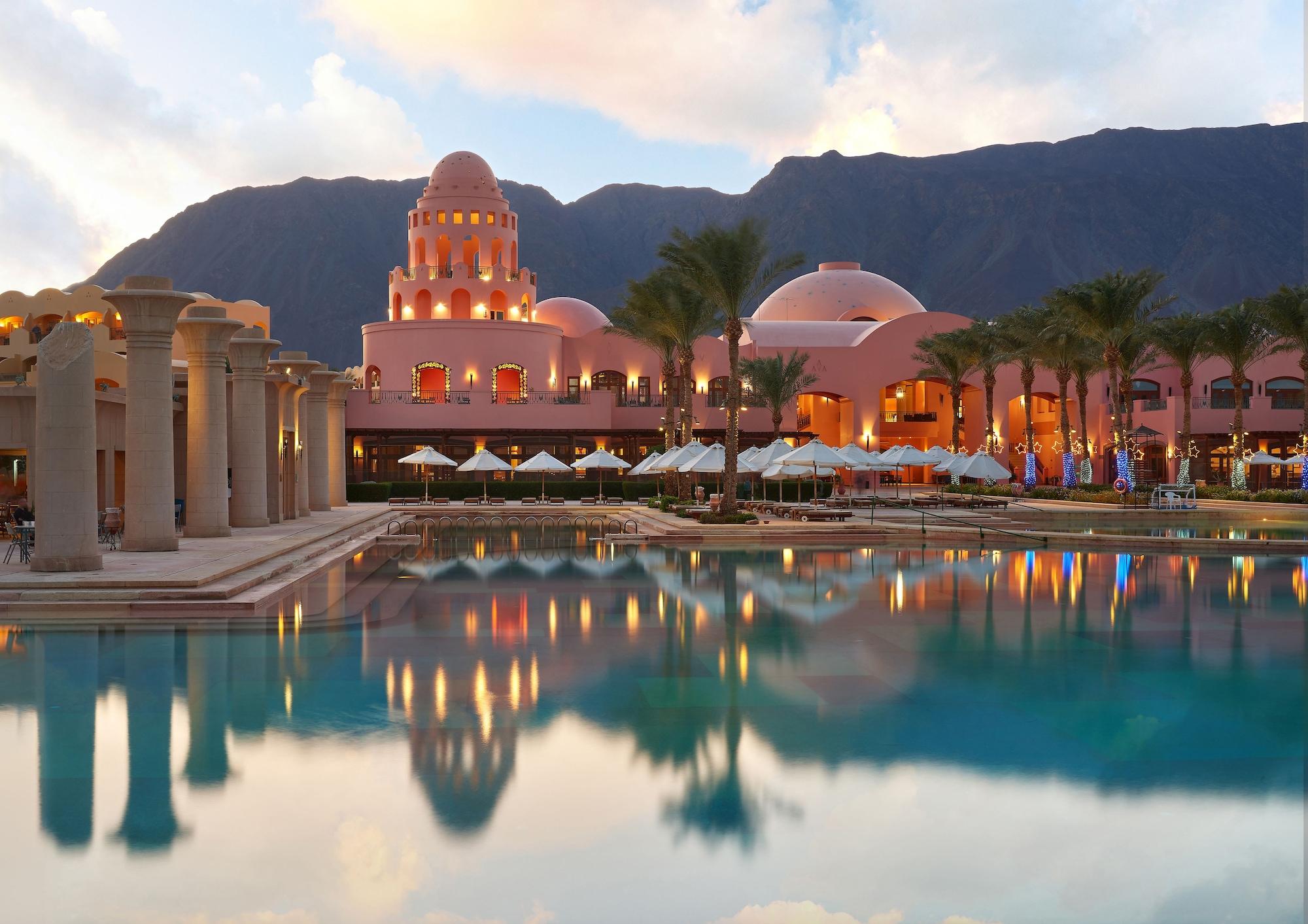 Mosaique Beach Resort Taba Heights Εξωτερικό φωτογραφία The resort at sunset