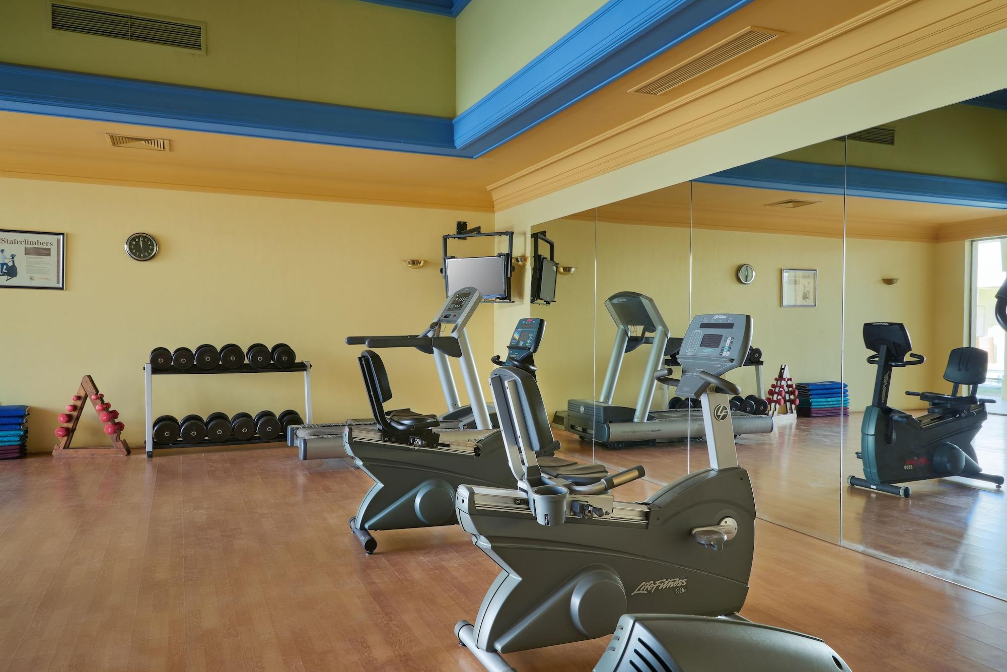Mosaique Beach Resort Taba Heights Εξωτερικό φωτογραφία The gym at the hotel